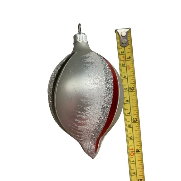 VINTAGE HAND PAINTED INDENT TEARDROP GLASS CHRISTMAS ORNAMENT Silver Red - Picture 3 of 5